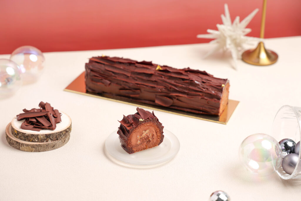 Nesuto Christmas Collection 2023 Yule Log Cakes Gateaux de Voyage